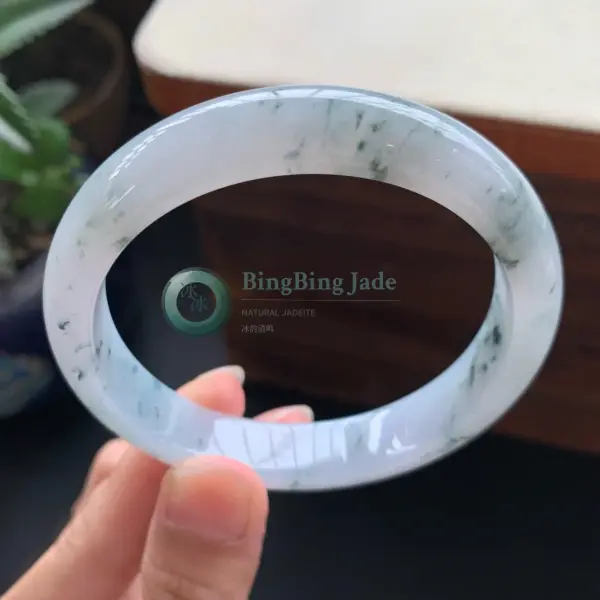 Moonlight White Bangle with Scattered Moss Wisps 59mm