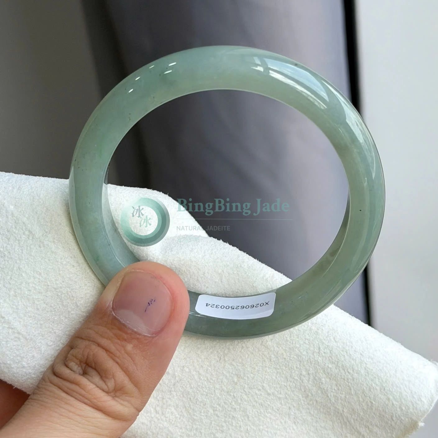 Oil-Green Glow with Dissolved Crystal Texture — Narrow Bangle 58.7mm