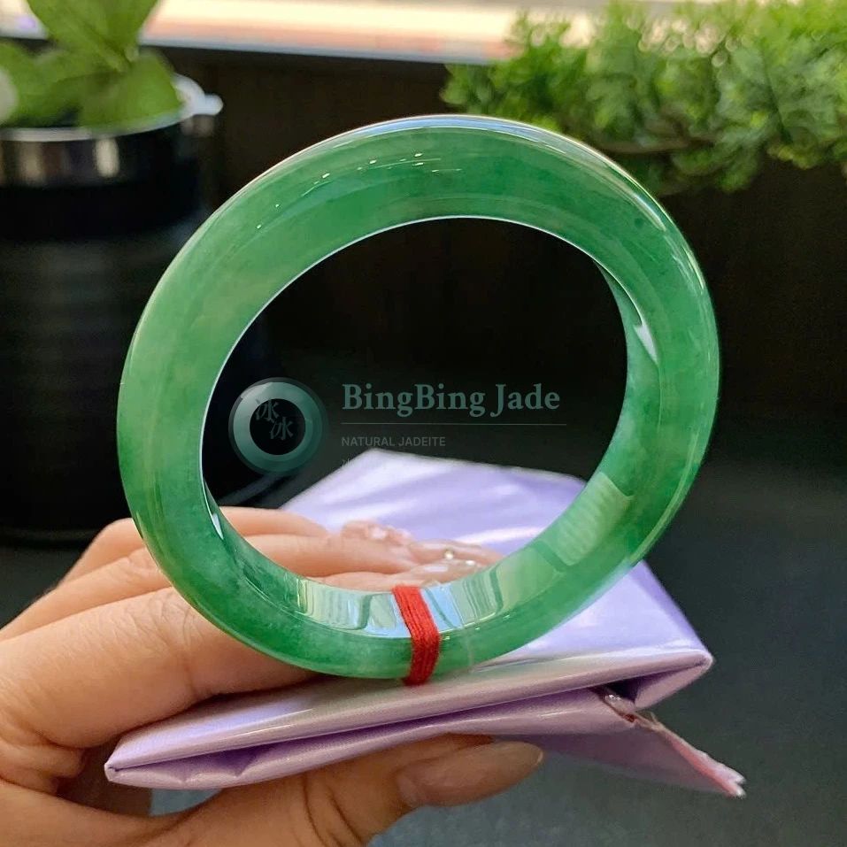 Vivid Imperial Green Round Bangle 54.8mm — Full Saturation, Luminous Depth