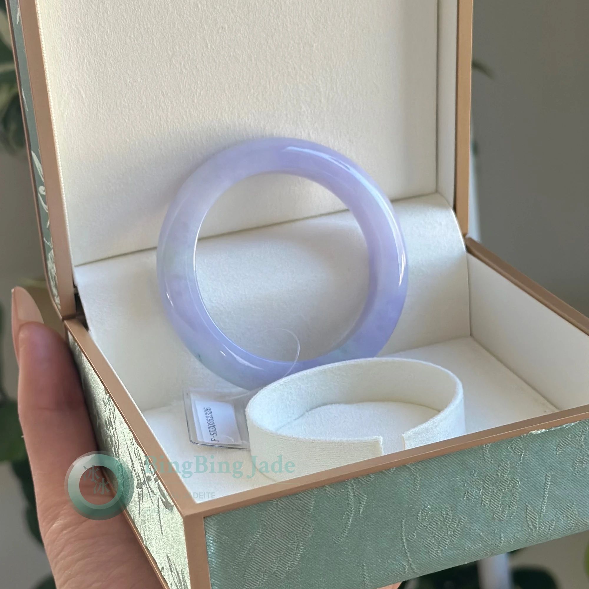 Lavender Jelly Glow — Round-Cut Bangle 52mm
