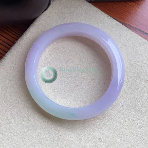 Spring Lavender with Floating Green Kiss Bangle 52mm