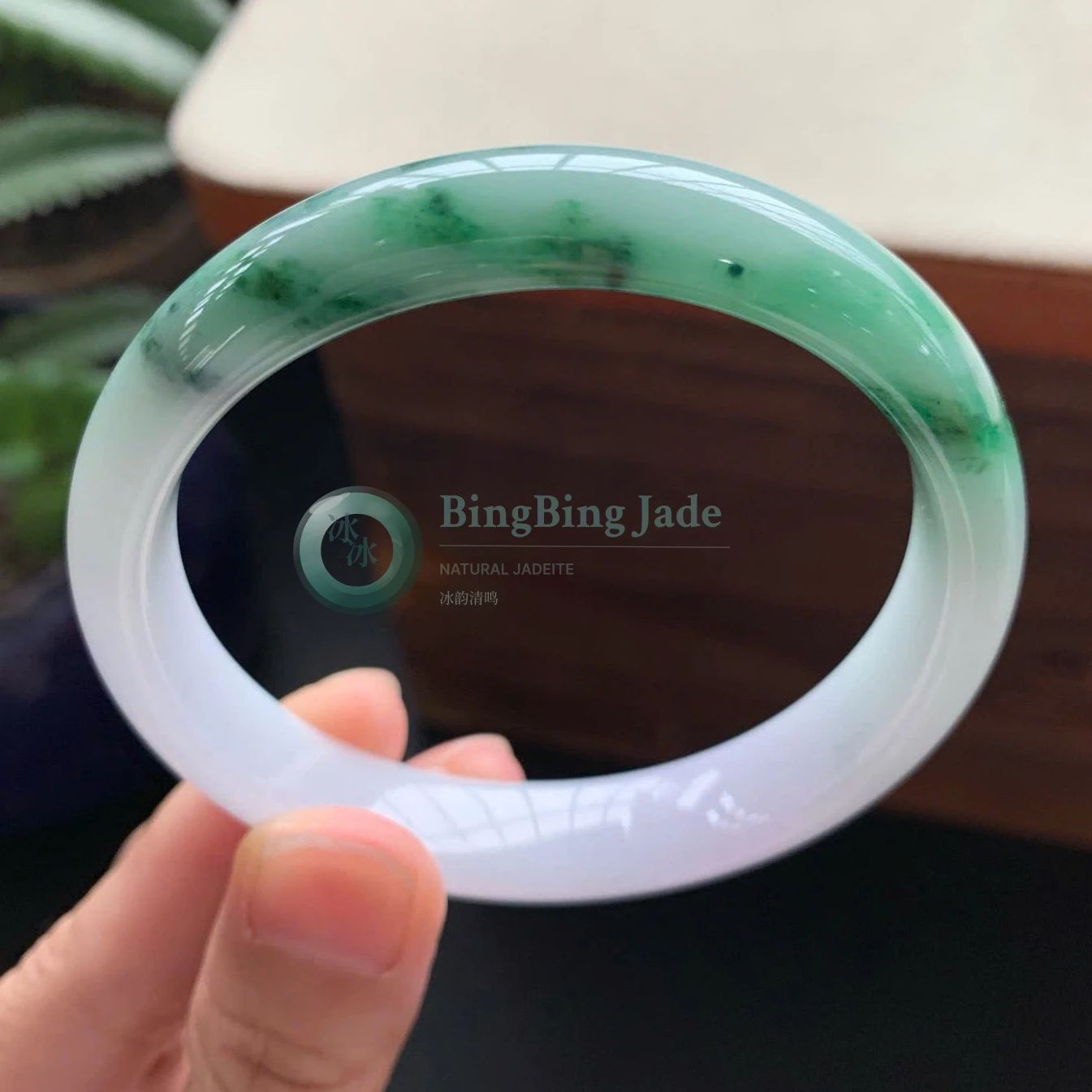 Lavender-to-Emerald Floating Color Jadeite Bangle 58mm