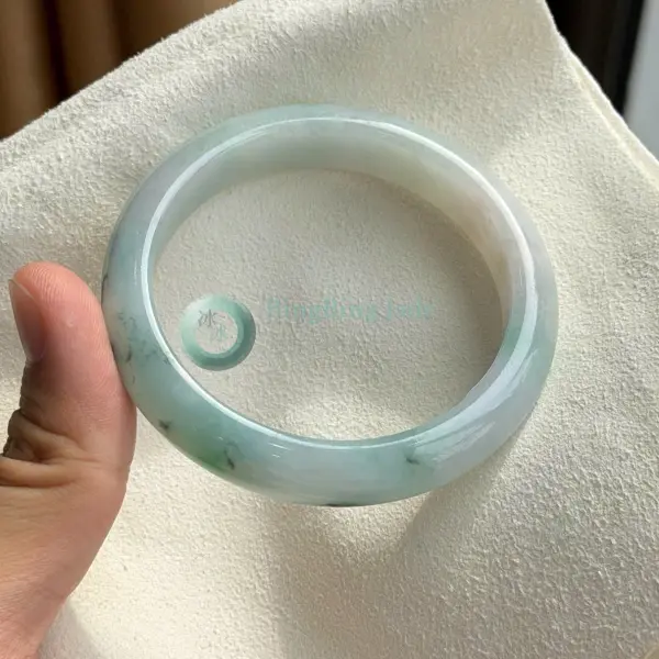 Celadon with Scattered Moss Blossoms — Narrow Bangle 58.8mm