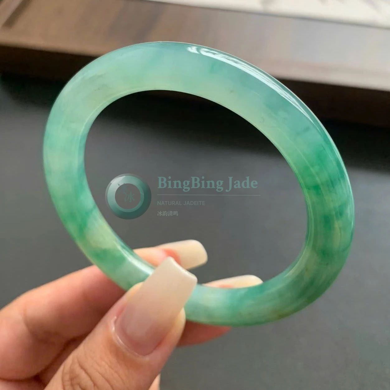 Spring Water with Floating Emerald Patches Bangle 50.7mm