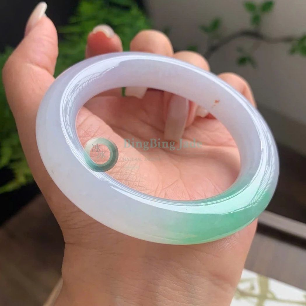 Lavender Mist with Floating Emerald Patch Bangle 55.7mm