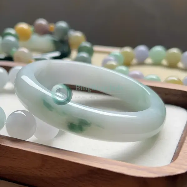 White with Floating Emerald Touches Bangle 53.6mm