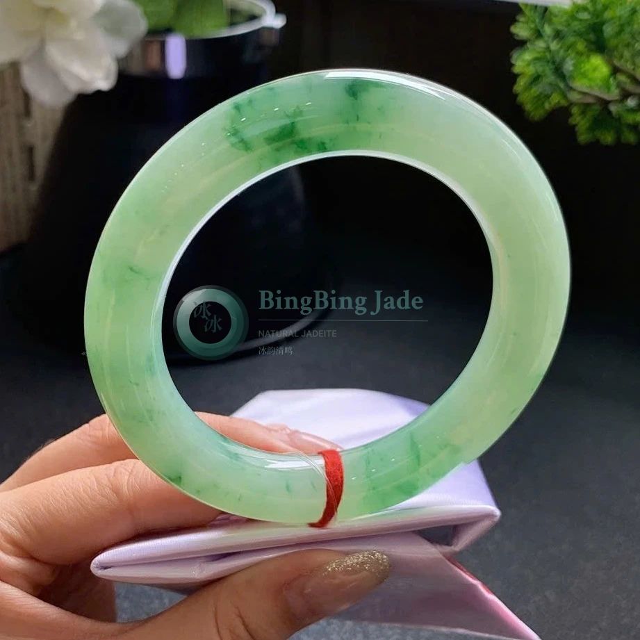 Spring Meadow Floating Green Round Bangle 59mm