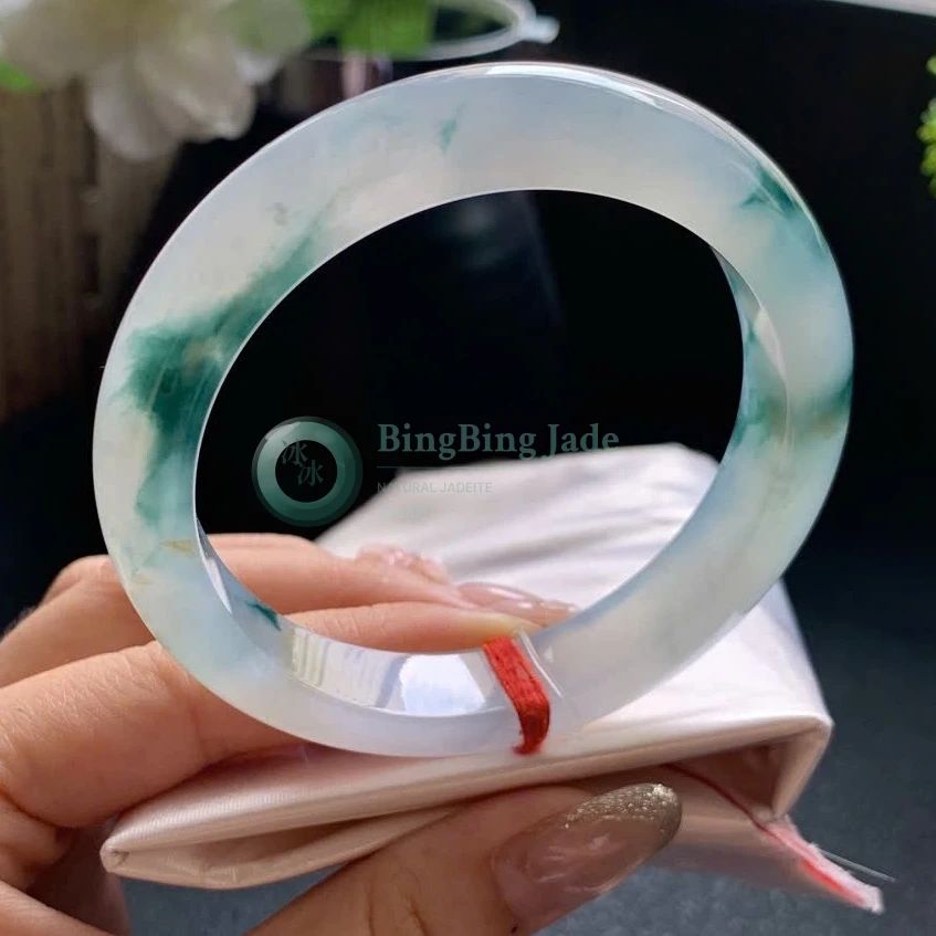 Icy White Floating Emerald Bloom Bangle 55mm