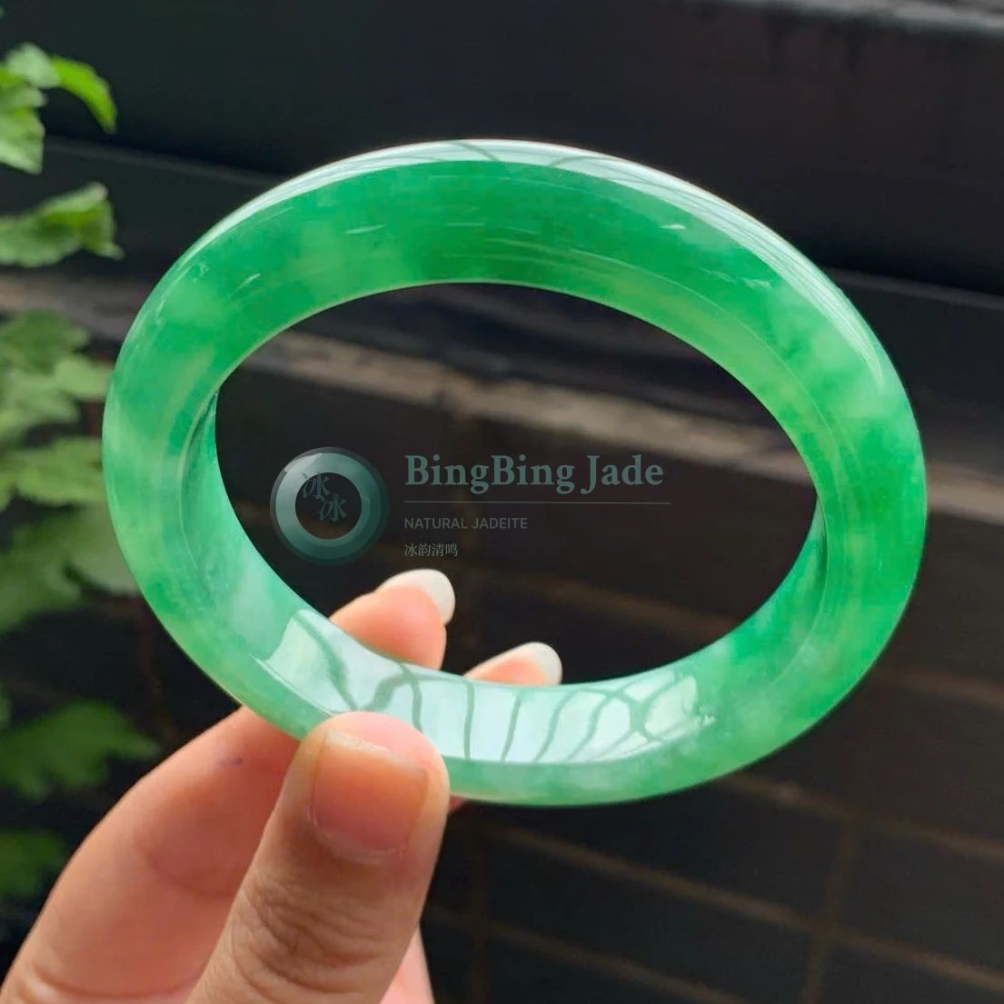 Vivid Emerald Drift Jadeite Bangle 56.8mm