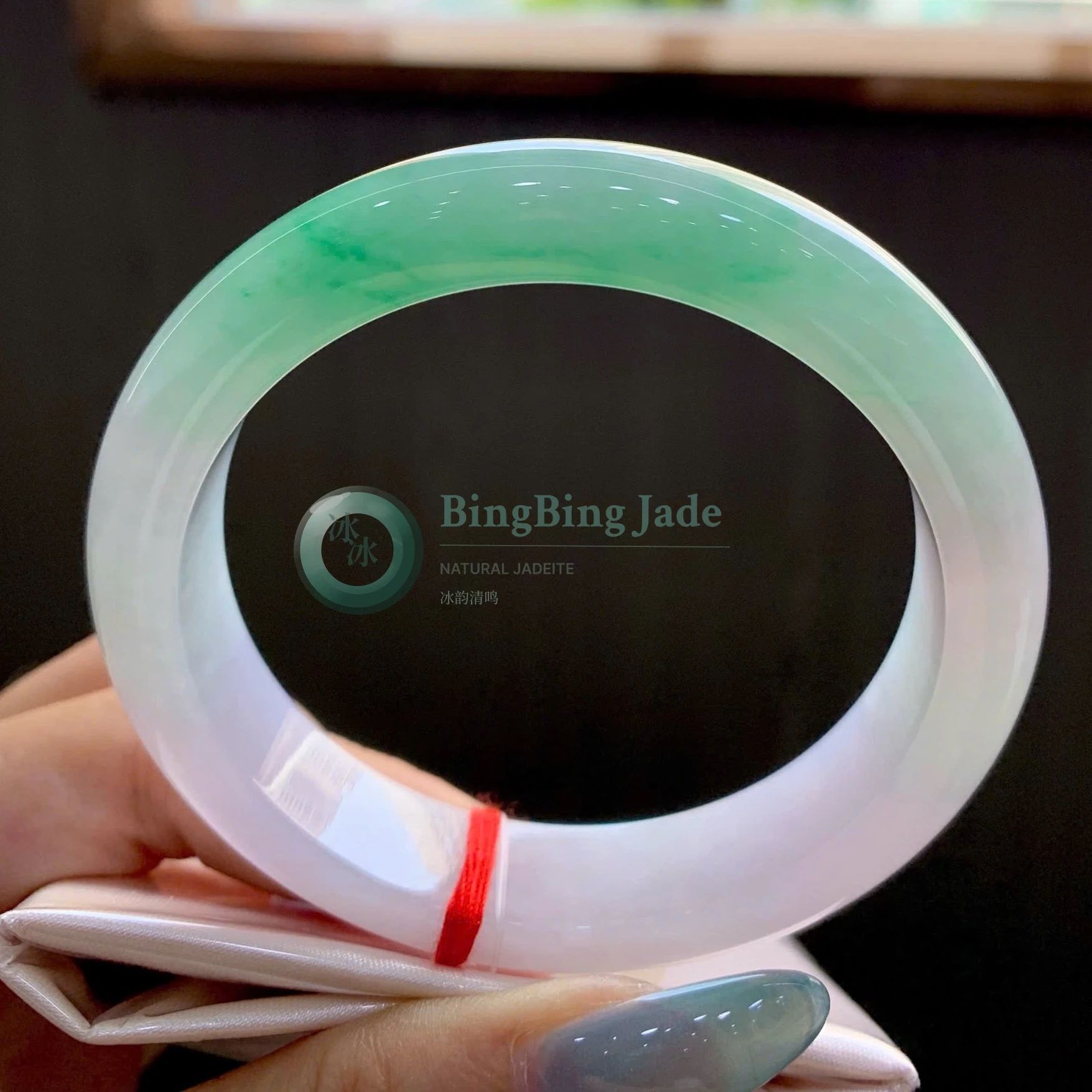Pale Lavender-to-Emerald Drift Bangle 55mm