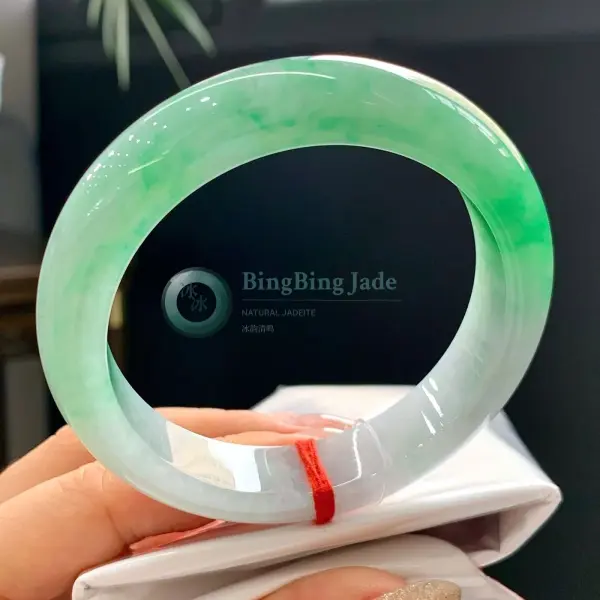 Spring Mist with Floating Emerald Patches Bangle 55.6mm