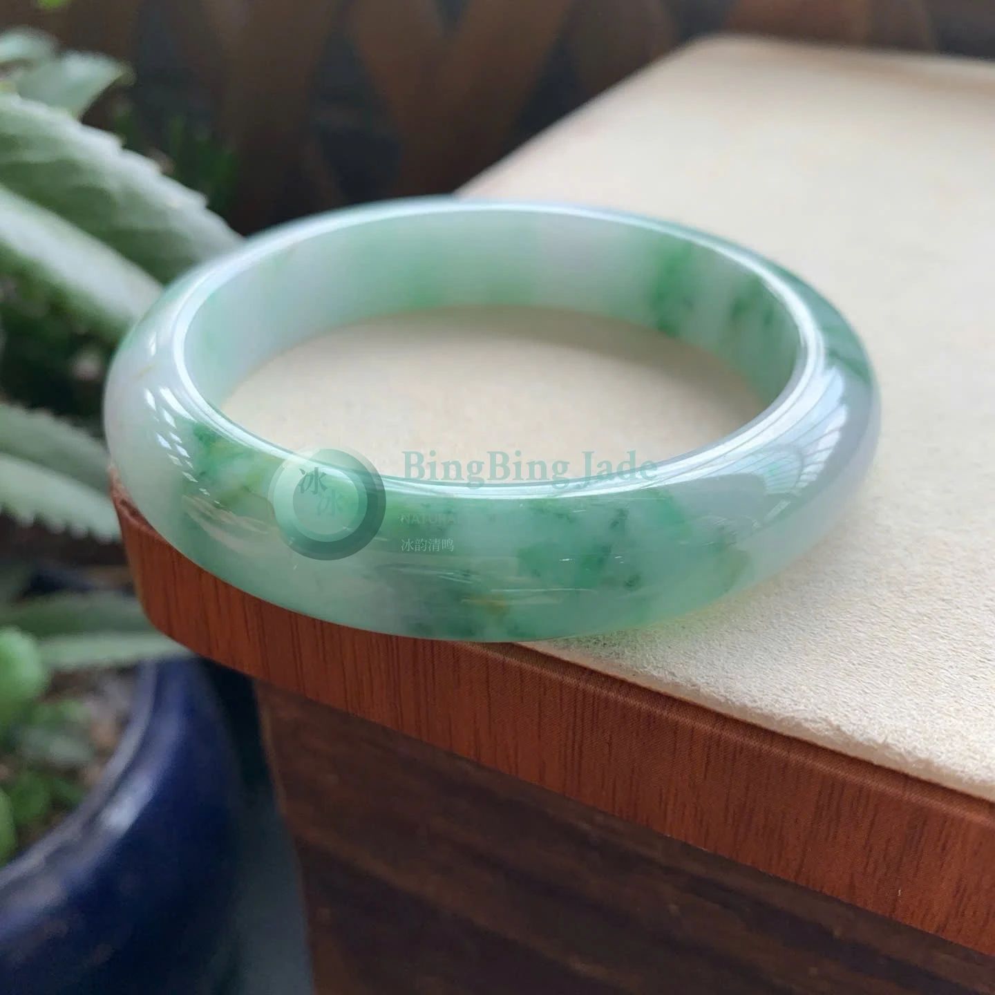 Spring Mist with Emerald Blooms Jadeite Bangle 58mm