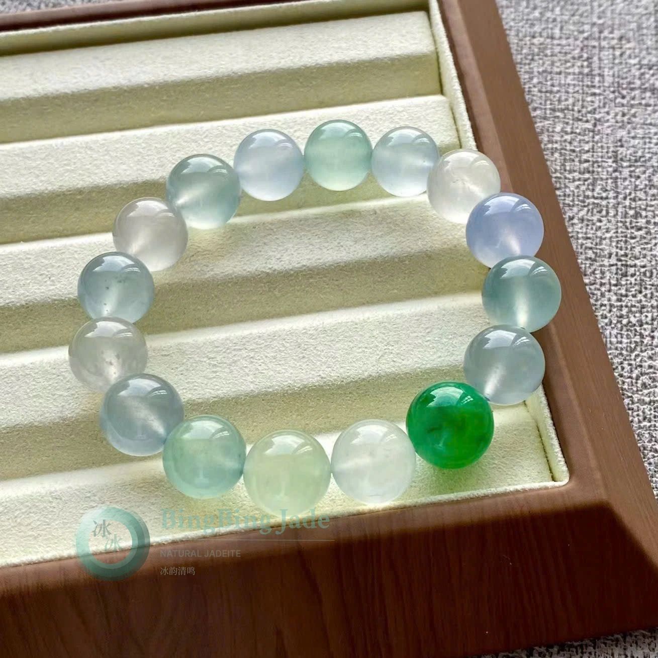 High Icy Glass Translucency Bracelet with Vivid Emerald Accent