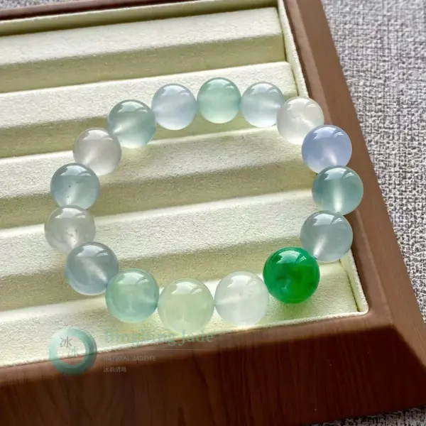 High Icy Glass Translucency Bracelet with Vivid Emerald Accent