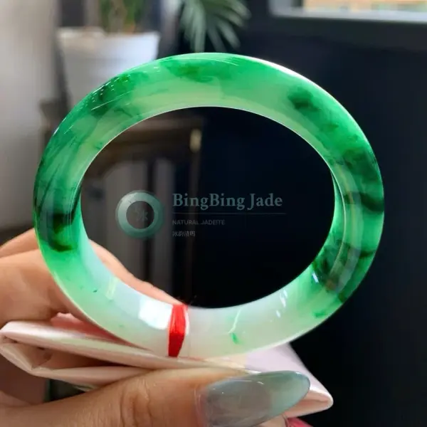 Vivid Emerald Drift on White Round Bangle 55mm