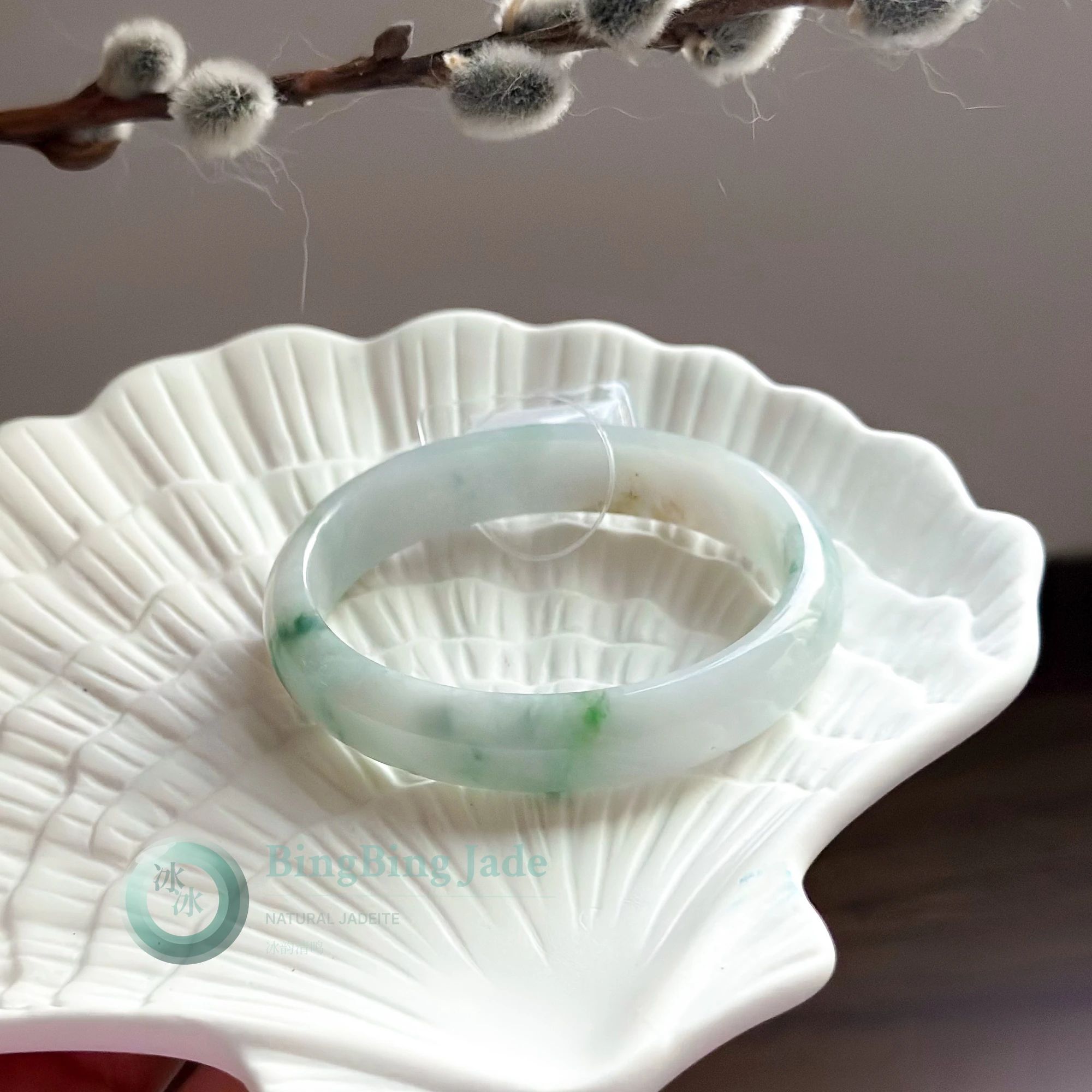 White Pale Celadon with Emerald Drift Bangle 54mm