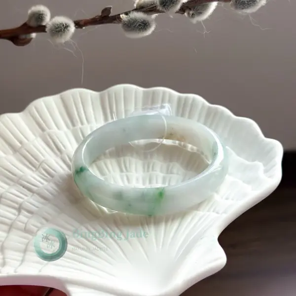 White Pale Celadon with Emerald Drift Bangle 54mm