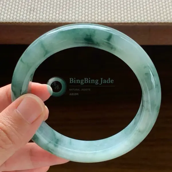 Misty Celadon with Floating Emerald Veins Bangle 54mm