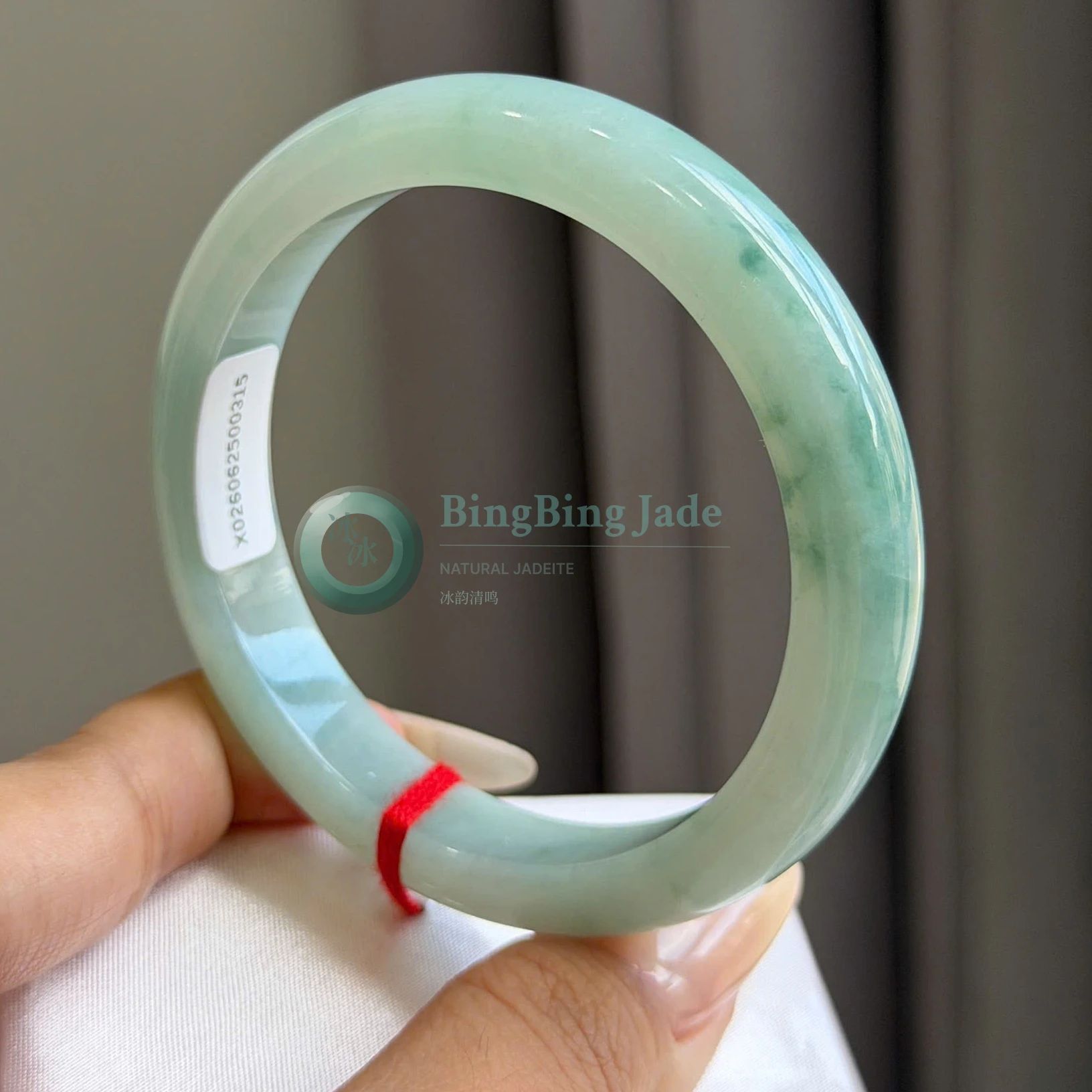 Floating Blue-Green Blooms on Icy Glutinous Melt Bangle 57.8mm