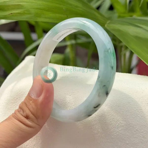 Pale Celadon with Scattered Blossom Accents — Slim Bangle 58.8mm