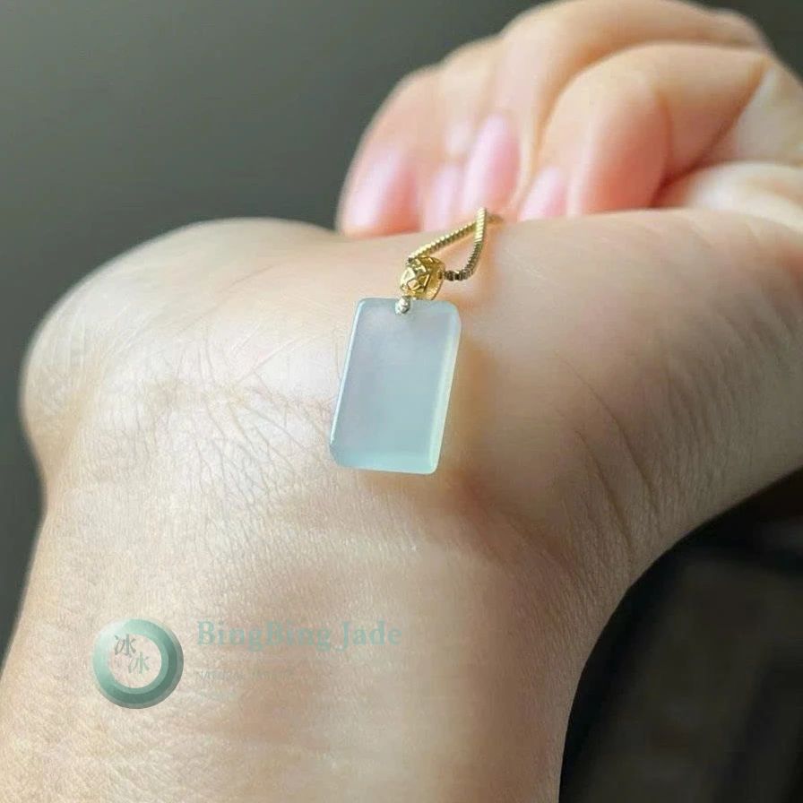 Icy Glacial Rectangle Pendant in 18K Gold Setting
