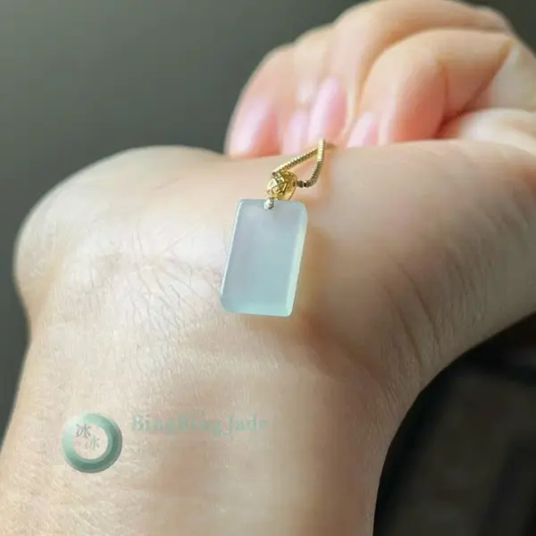 Icy Glacial Rectangle Pendant in 18K Gold Setting
