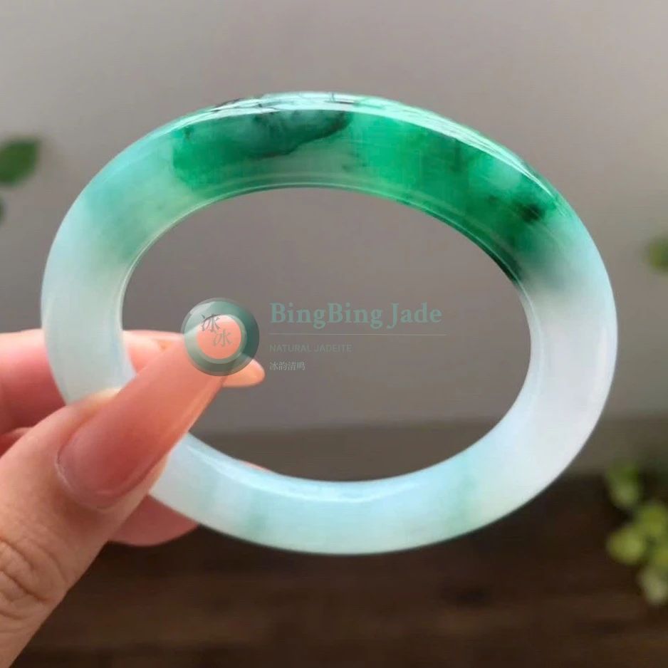 White with Vivid Emerald Splash Bangle 52.5mm