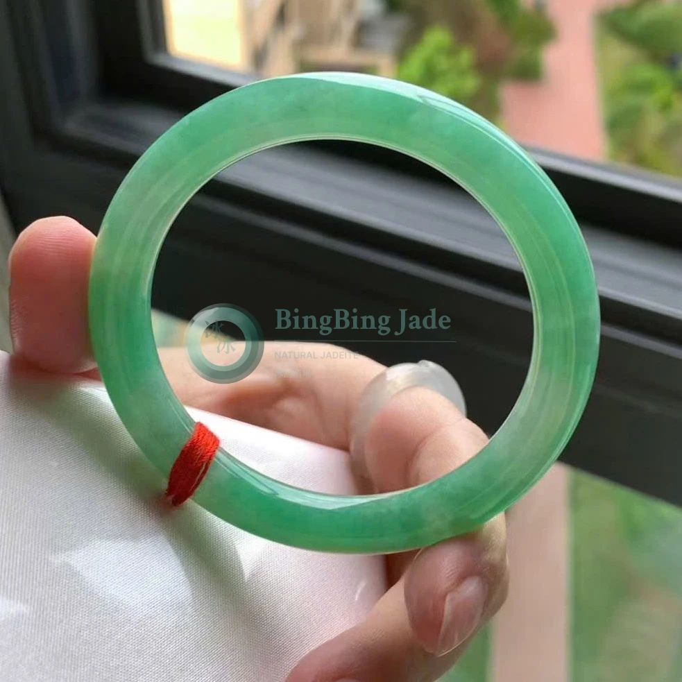 Spring Green Round Bangle 52.5mm — Crystalline Glow