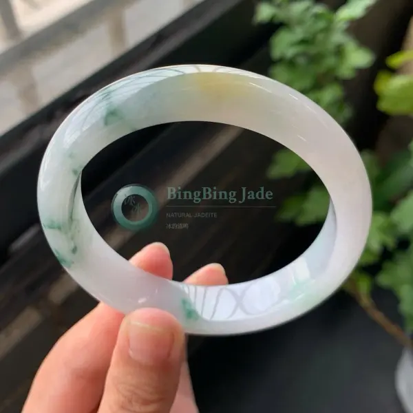 Icy Glutinous Blanc with Floating Green Bloom Bangle 56.5mm