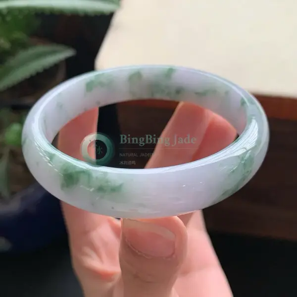 Lavender Mist with Scattered Emerald Bloom Bangle 60mm
