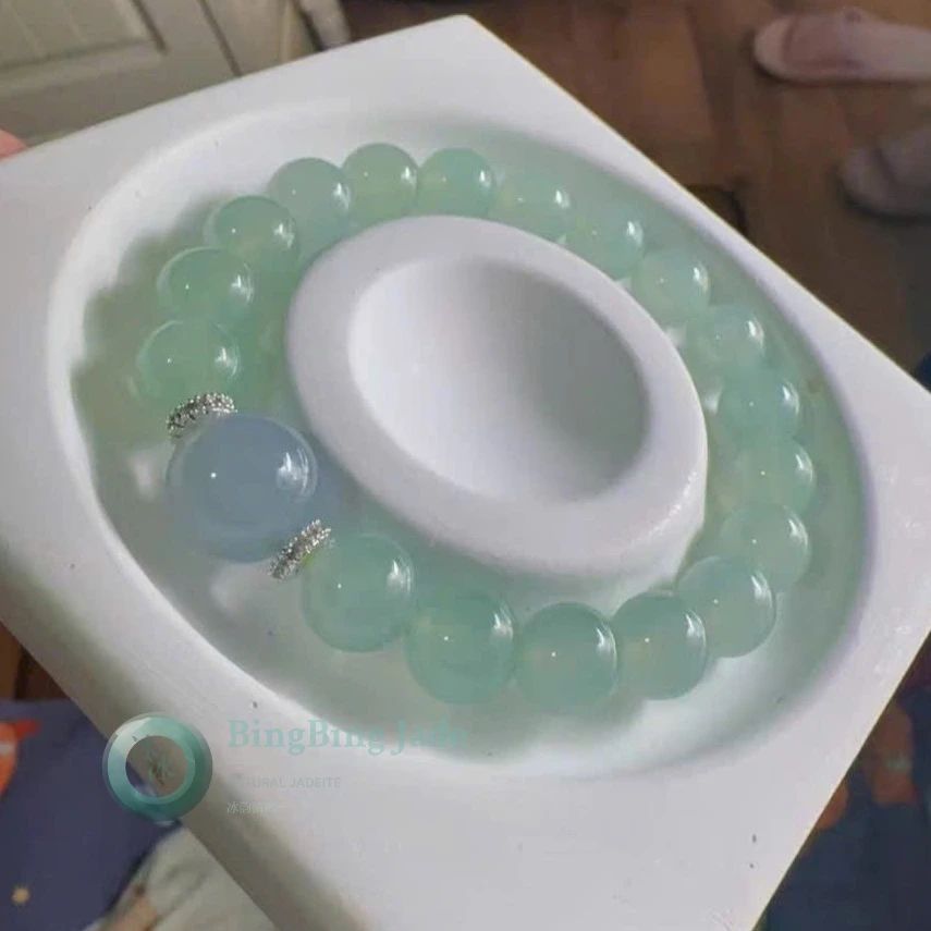 Celadon Jelly Beaded Bracelet with Lavender Accent — 10mm