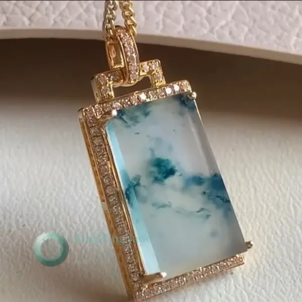 Floating Cloud Moss Jadeite Wú Shì Pái Pendant 18K Gold