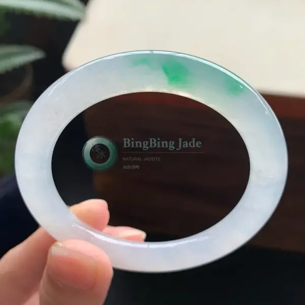 Icy White Floating Emerald Bangle 52mm