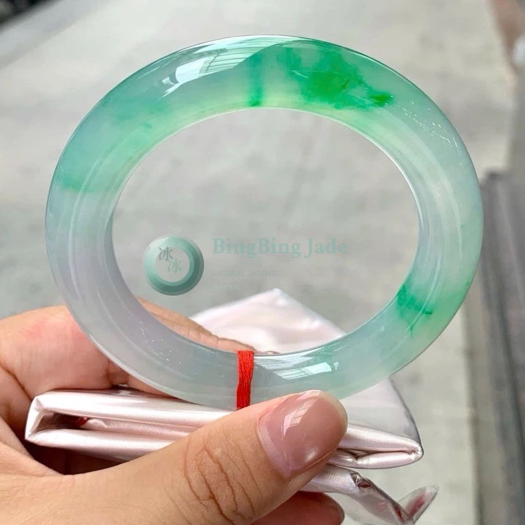 High Icy Translucent Bangle with Vivid Emerald Bloom 55mm