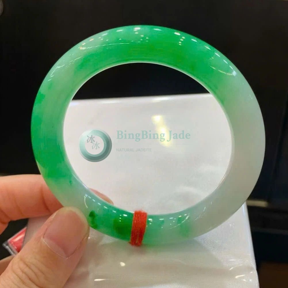 Emerald Drift on Milky Glutinous Ground — Round Bar Bangle 52mm