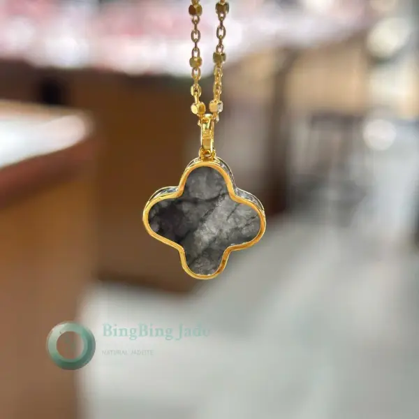 Icy Black Clover Pendant in 18K Gold — Dark Mirror