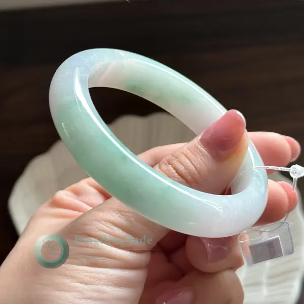 Icy Glutinous Spring Mist with Floating Emerald Patches Bangle 54mm