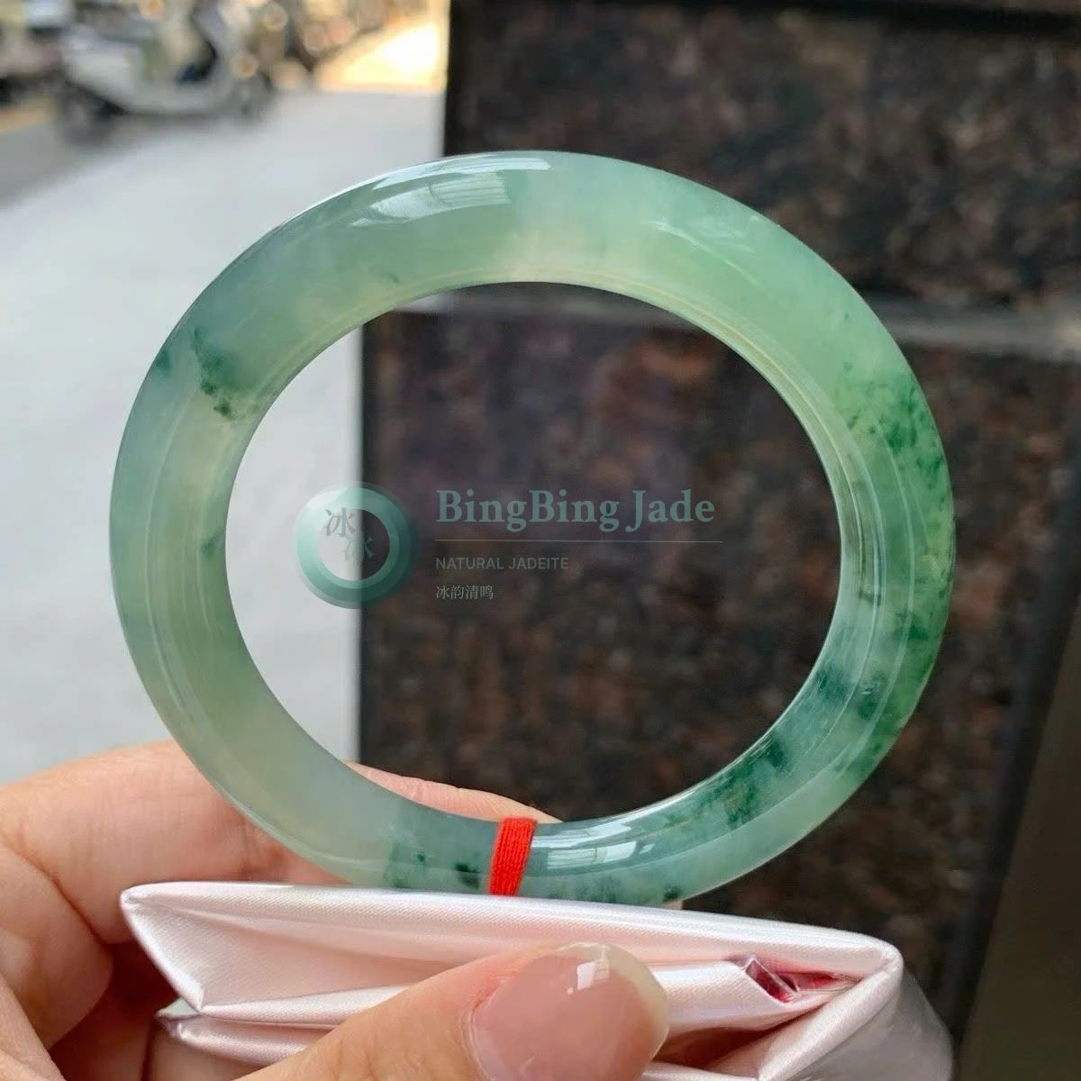 Icy Floating Emerald Marbled Bangle 56mm