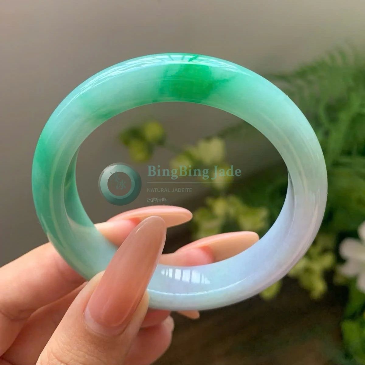 Spring Glutinous Bangle with Vivid Emerald Bloom — 53mm