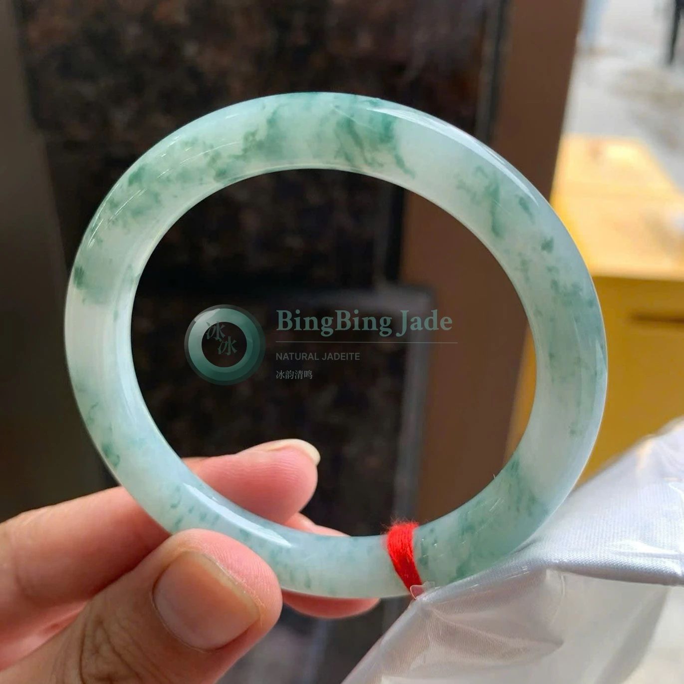 Icy Glutinous Floating Emerald Marbling Round Bangle 55.8mm