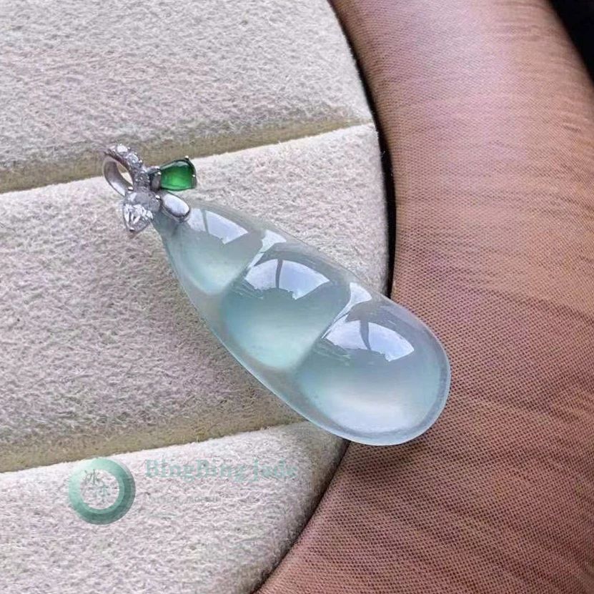 Icy Pea Pod Pendant — Luminous Aqua with Emerald Cap