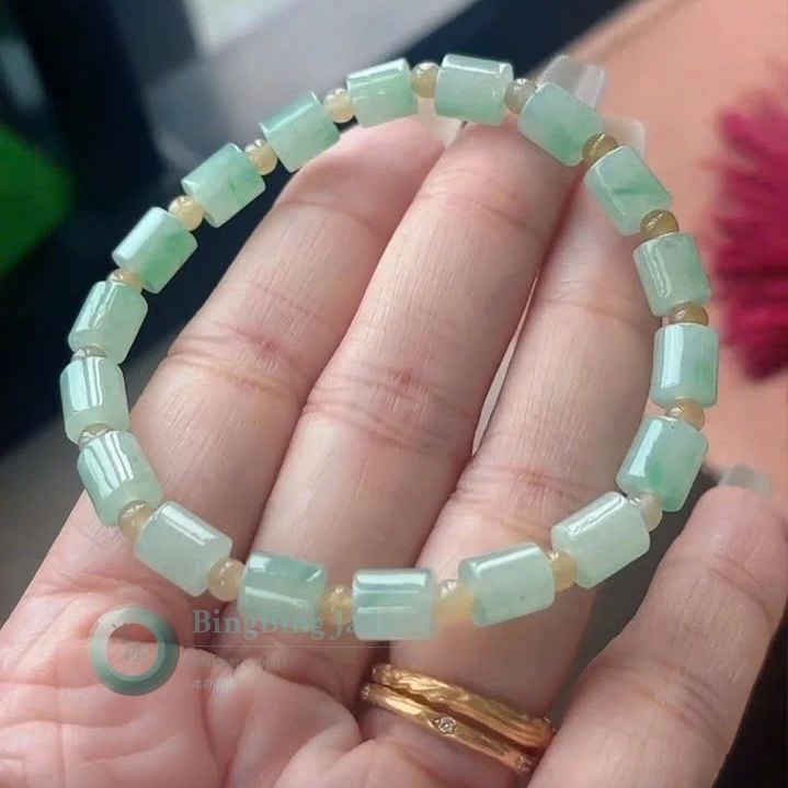 Icy Glutinous Apple Green Cylinder Bead Bracelet — Soft Marbled Glow