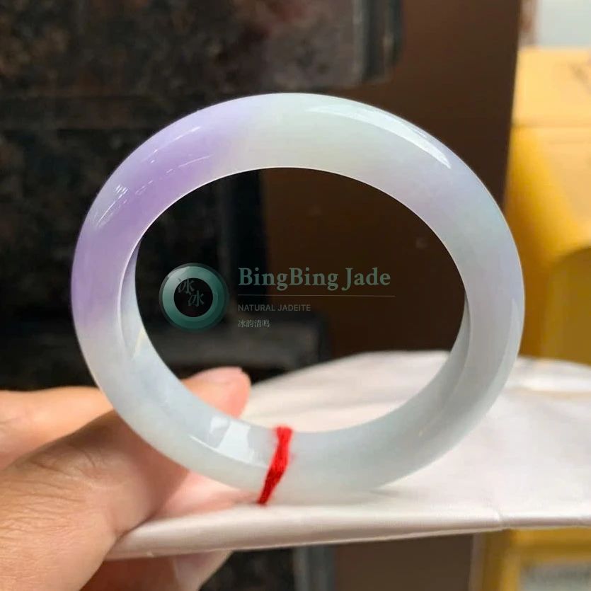 Lavender Drift on Soft White — Glutinous Jadeite Bangle 52mm