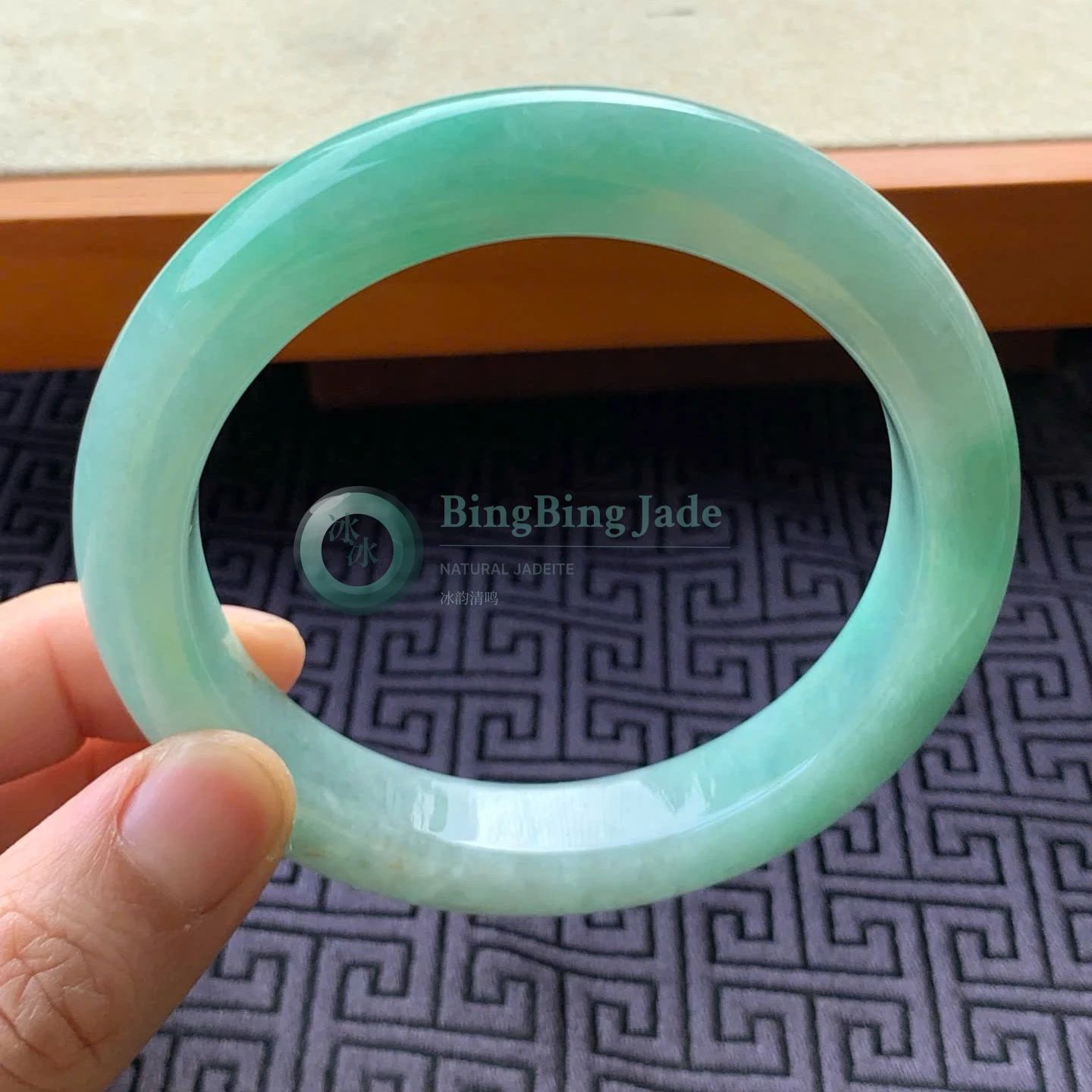 Floating Blossom on Soft Green — Glutinous Jadeite Bangle 59.7mm