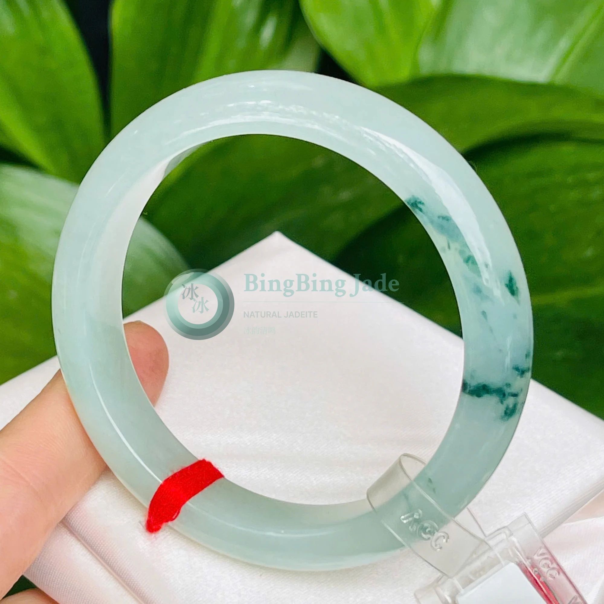 Icy Glutinous White Bangle with Floating Emerald Blooms 55.6mm