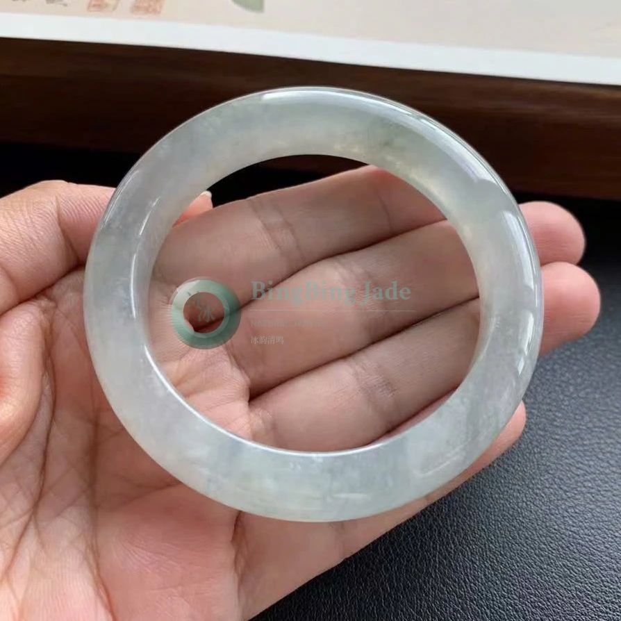 Icy Glutinous Pale Cloud Bangle 50mm