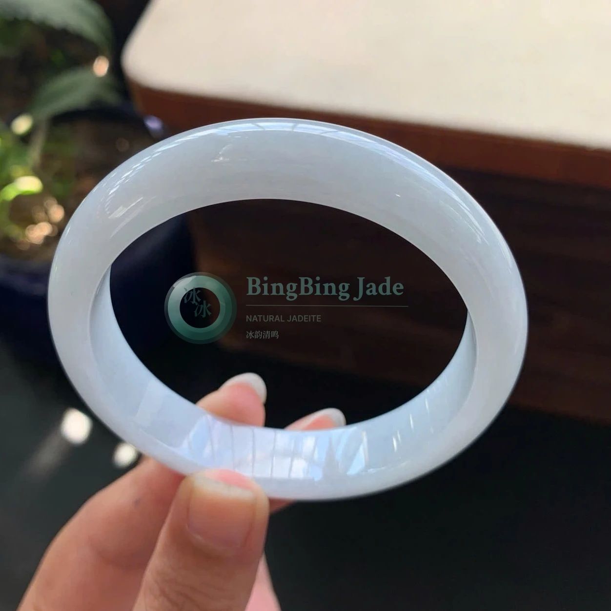 Moonlight White Glutinous Bangle 54mm