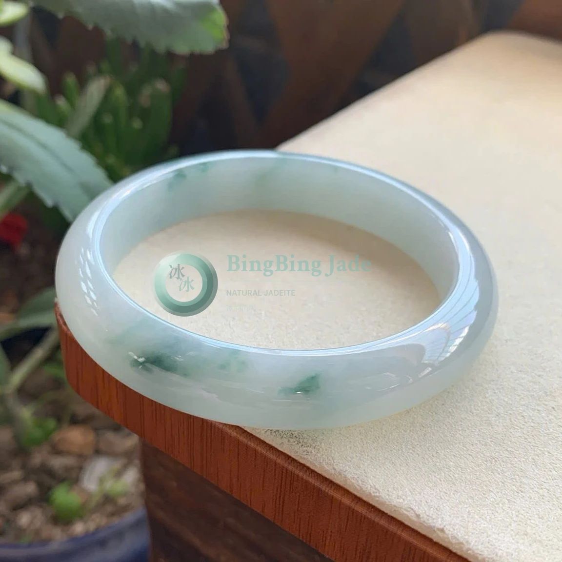 Icy Glutinous White with Floating Emerald Clouds Bangle 58mm