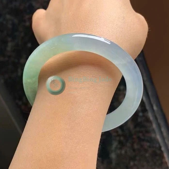 Icy Spring Mist with Floating Green Bangle 51mm
