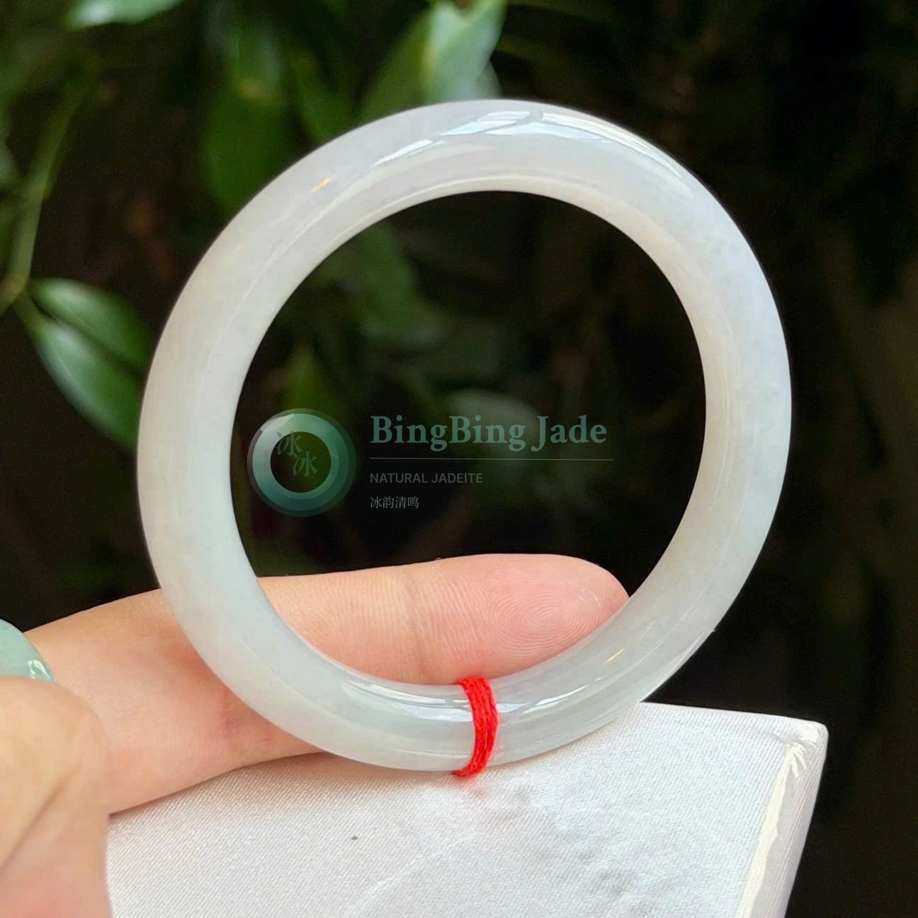 Lilac Grey Round Bar Bangle 56mm — Soft Icy Glutinous Glow